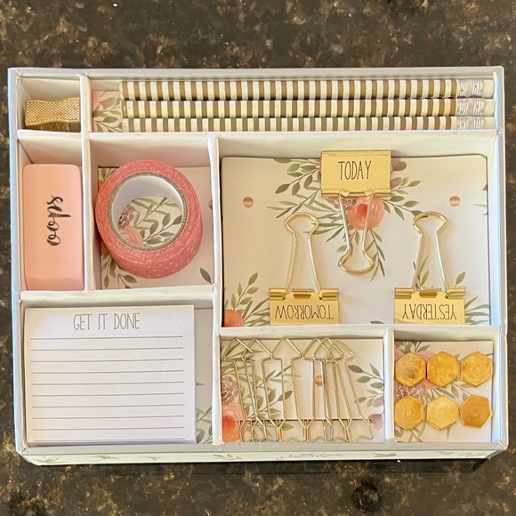 Stationary Set By Laura Ashley - Picture 5 of 7